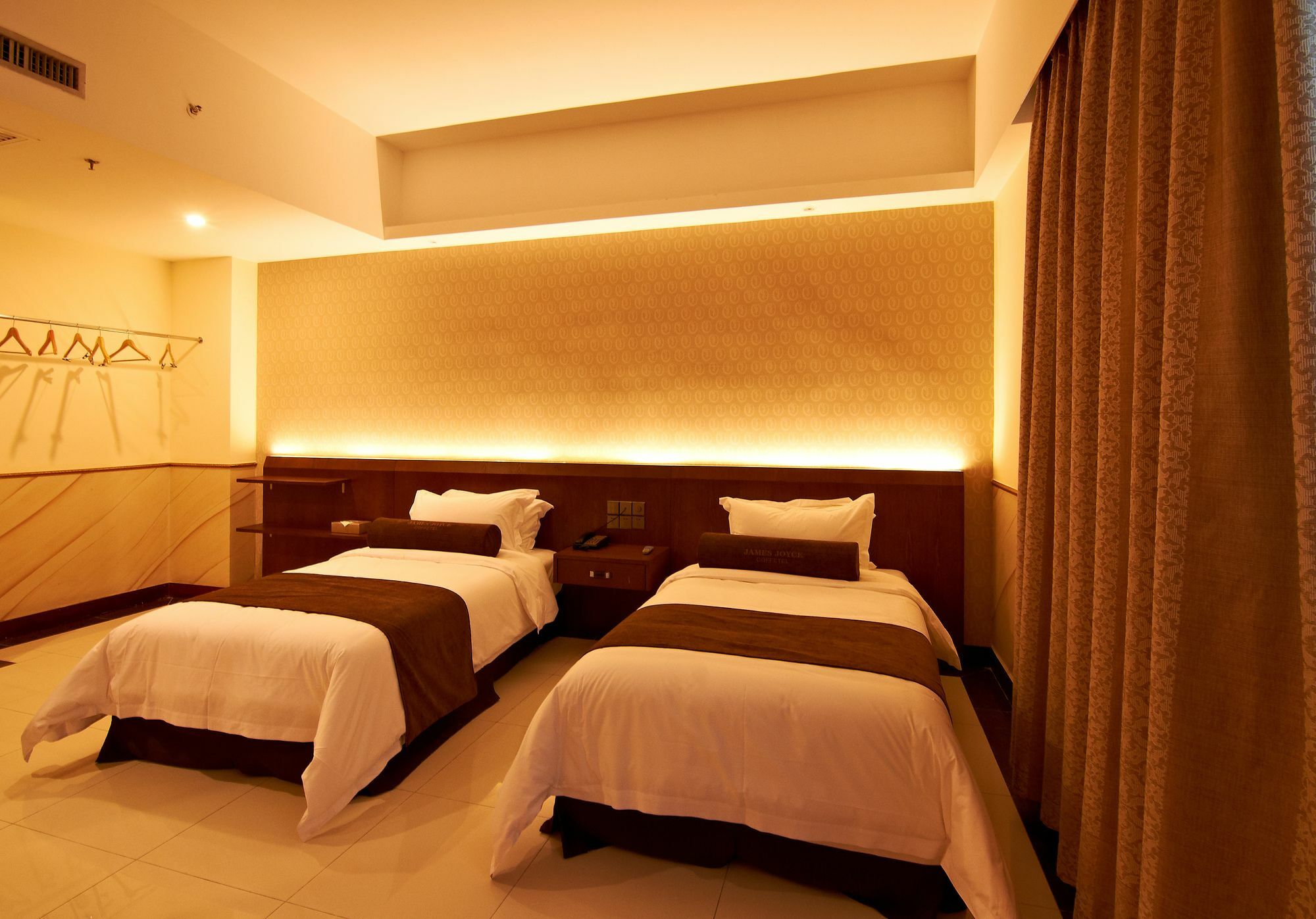 James Joyce Coffetel Hotel Guangzhou Shi Jing City Square Branch Exteriör bild