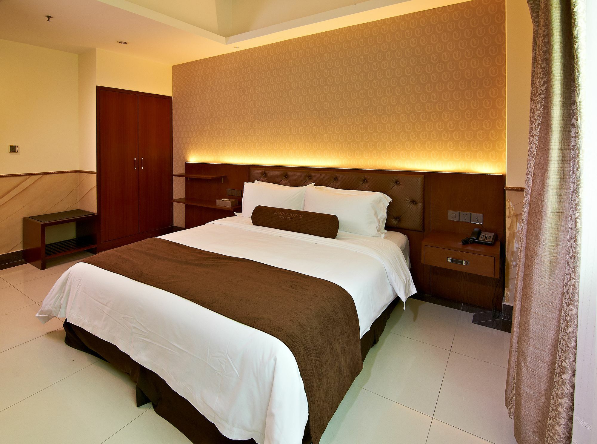 James Joyce Coffetel Hotel Guangzhou Shi Jing City Square Branch Exteriör bild